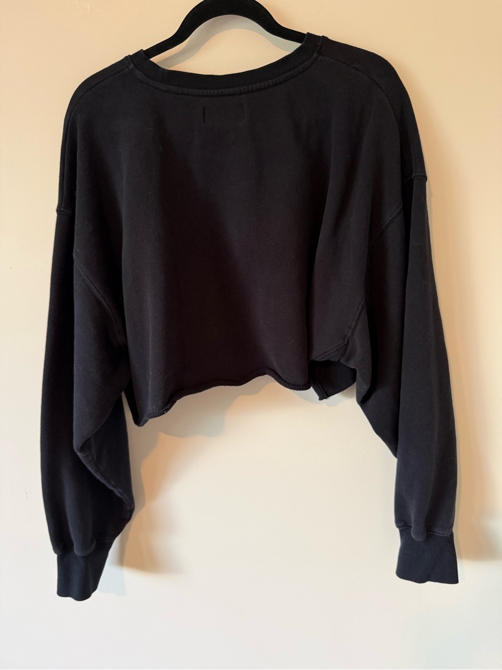 74. | Aritzia | TNA | Perkins | Black Cropped Crewneck | 3 - Picture 3 of 6